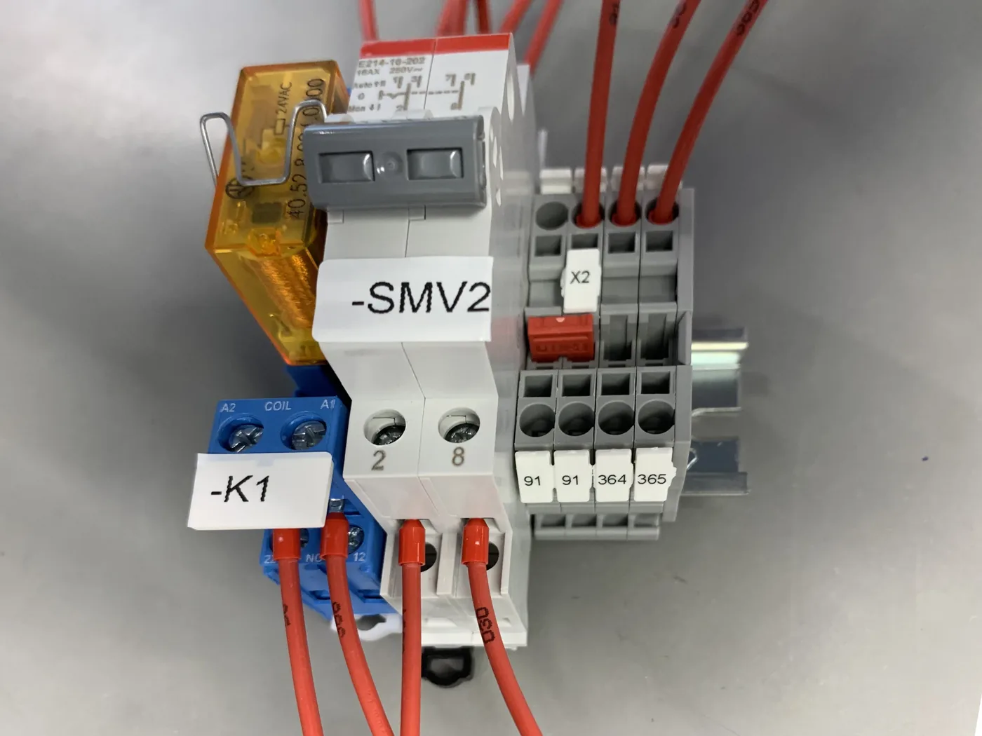 Cable harness assembly with labelled connectors and strain relief